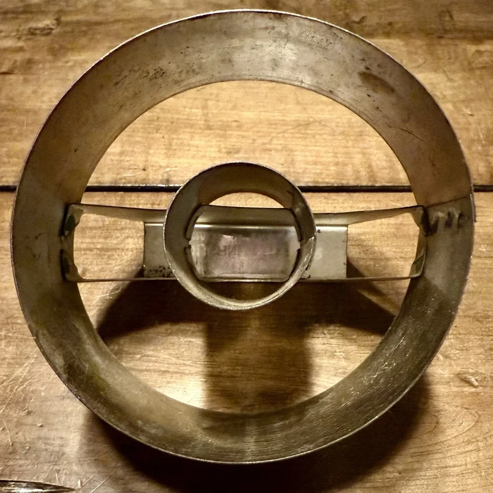 VTG 50s MCM Metal Nutbrown Doughnut Biscuit Cookie Hand Cutter England